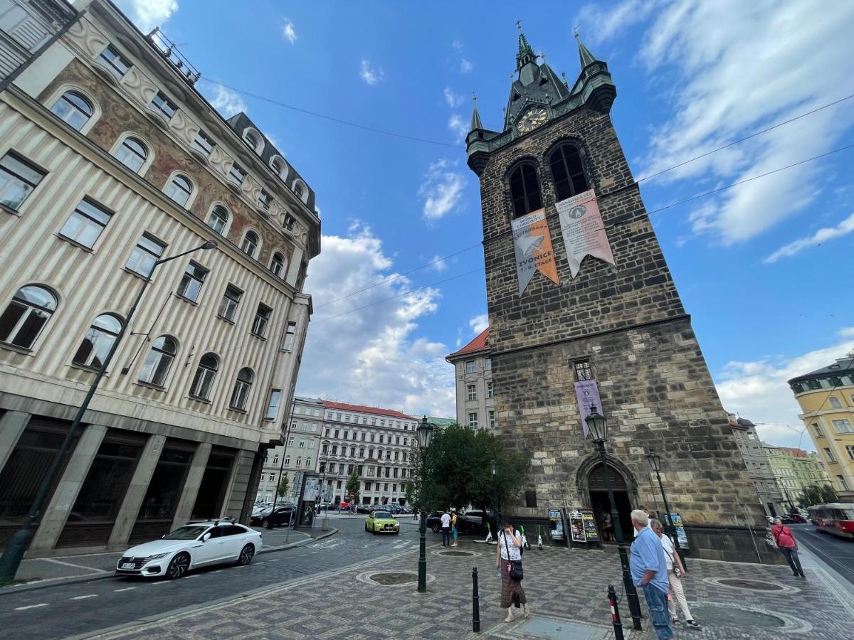 Grand Viceroy Apartments - Gothic Tower View Prag Exteriör bild