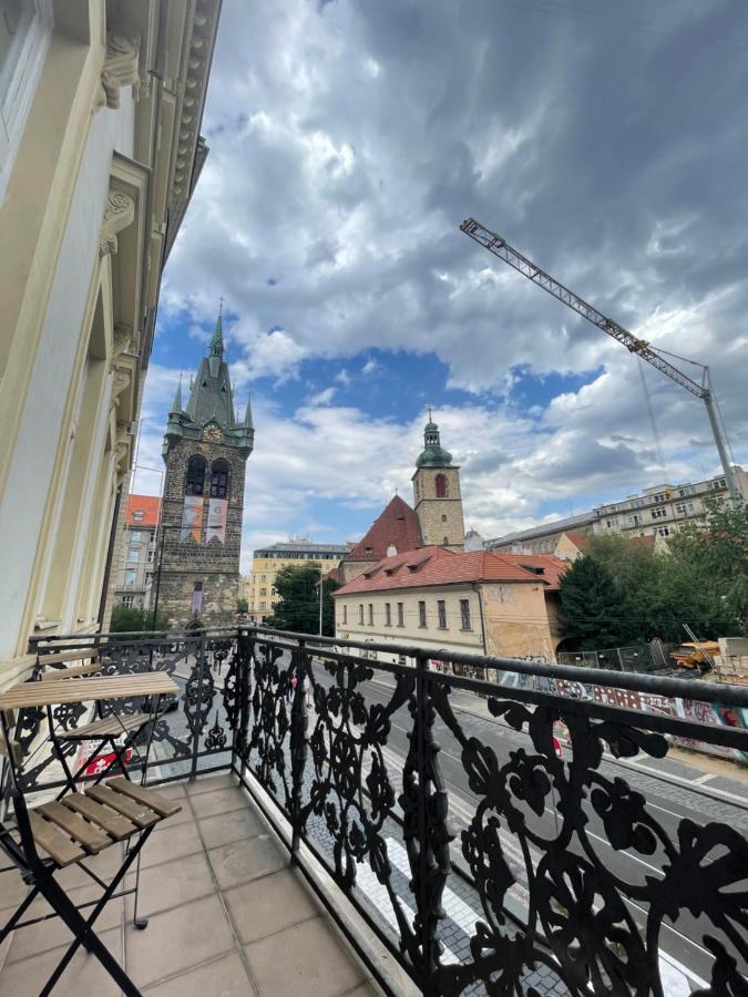Grand Viceroy Apartments - Gothic Tower View Prag Exteriör bild